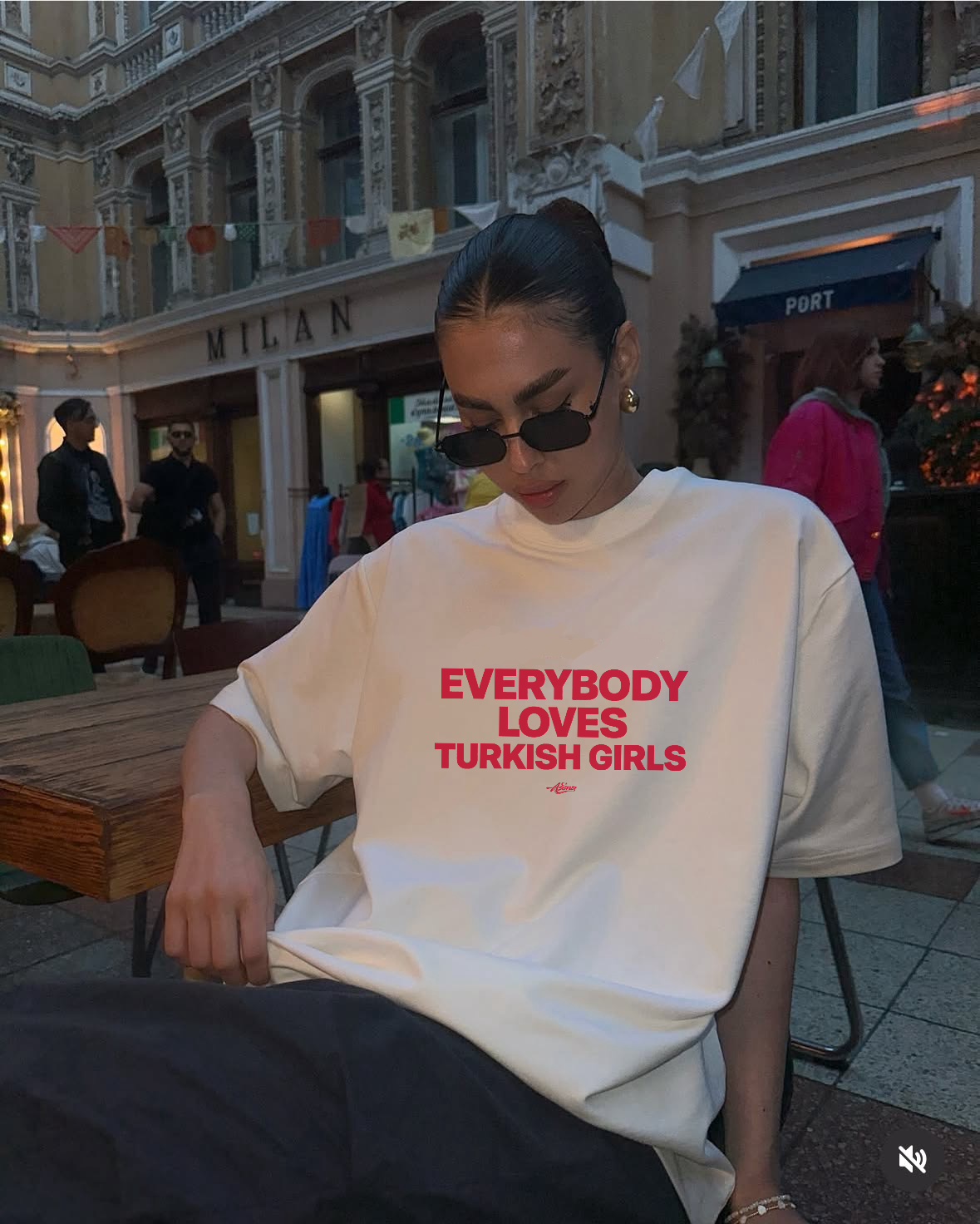 Everybody loves Turkish girls Oversize T-Shirt